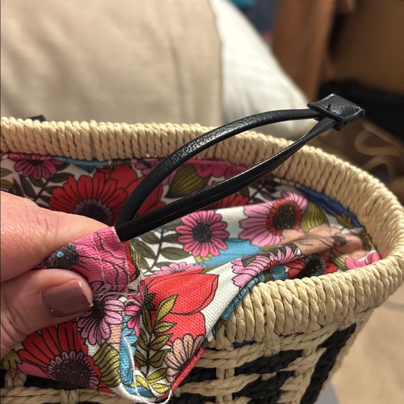 On 34th Isabellaa XL Straw Drawstring Tote - Picture 7 of 8